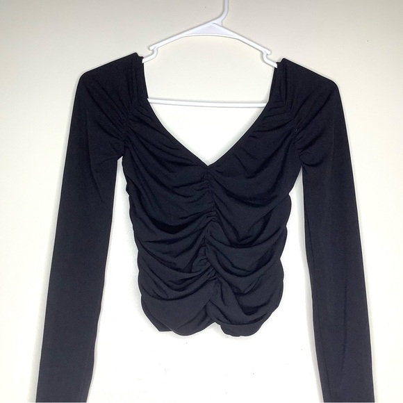 < Zara Black Long Sleeve Ruched Crop Top > - Picture 2 of 5